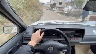 下载视频: 桑塔纳 板桑情怀老车 第一驾驶人称