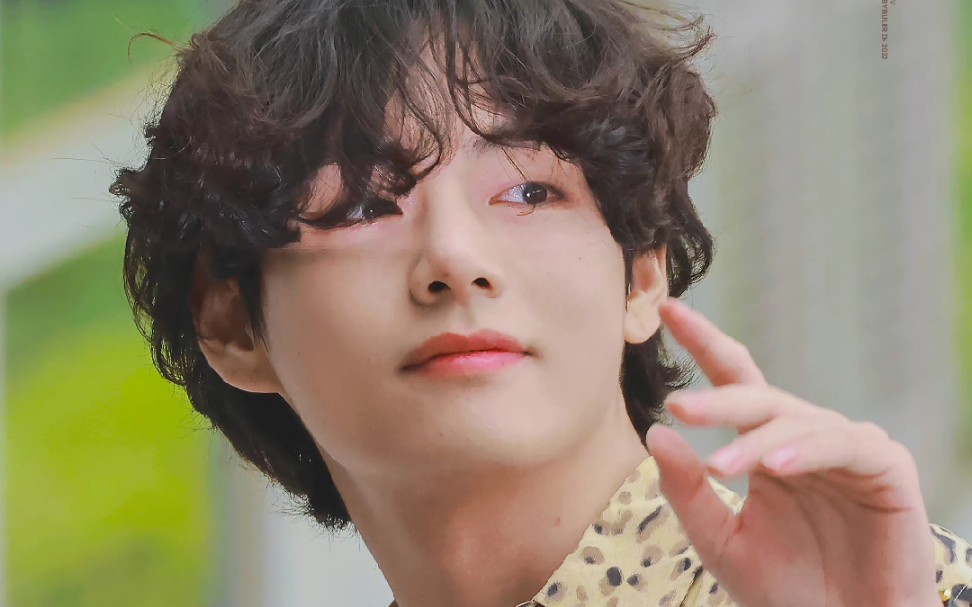 金泰亨爱死这两张充满少年感的照片