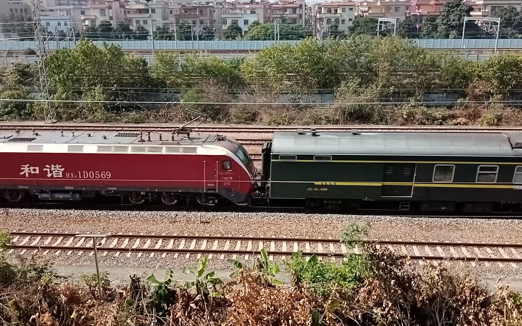 广铁广段hxd1d牵引k228次列车从广州北站通过
