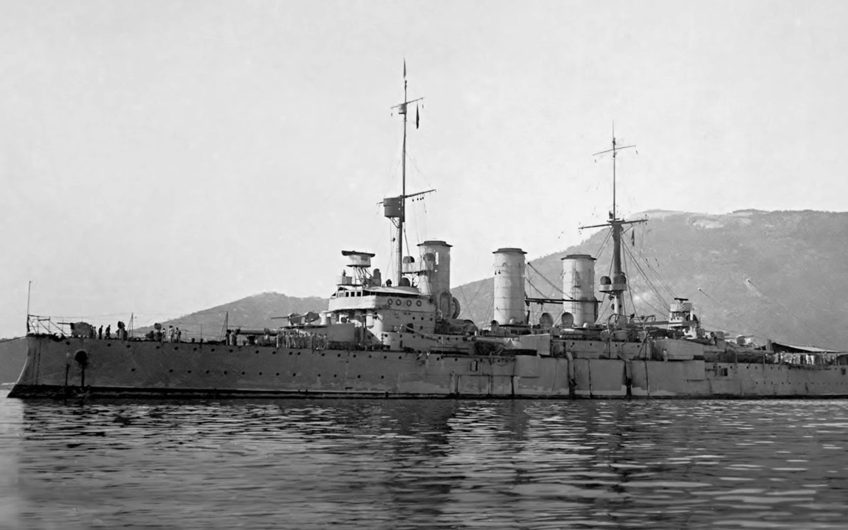 西班牙装甲巡洋舰图片