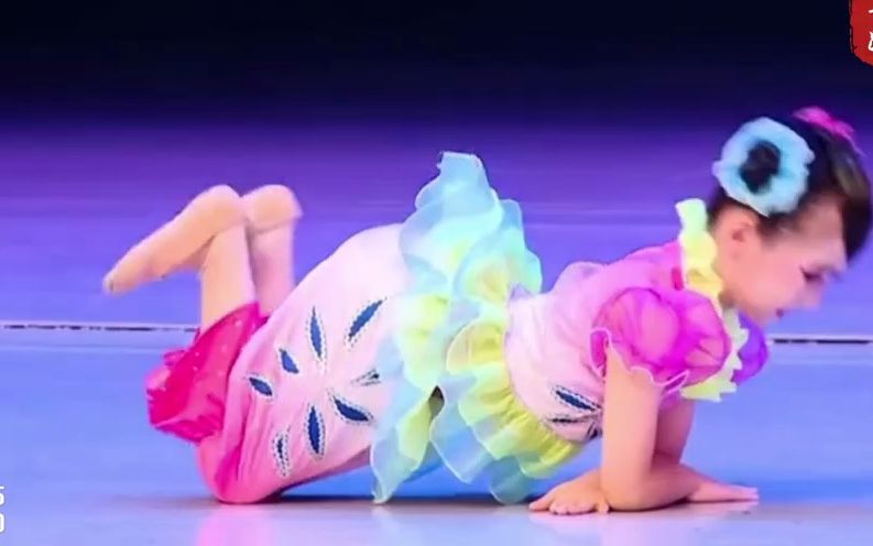 《小曼》五岁小萌娃带来的独舞 太可爱了#舞蹈剧目 #幼儿独舞 #独舞