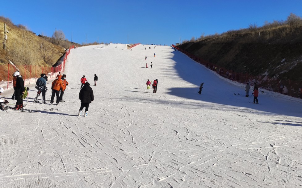 赤峰市道谷南山滑雪场图片