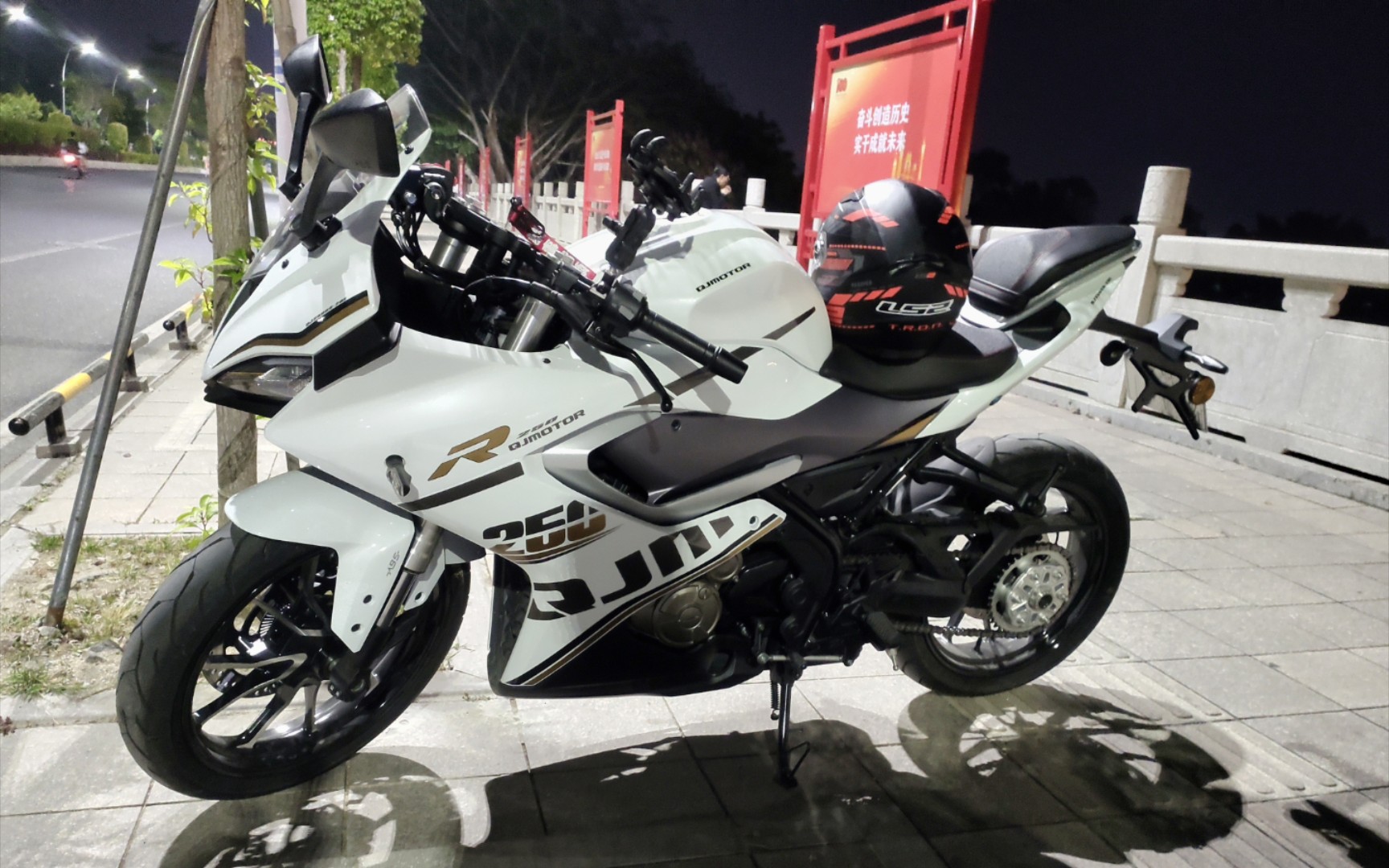 试驾赛250gsx250r春风狒狒一夜骑四辆摩托车是什么感觉实在是爽到不行