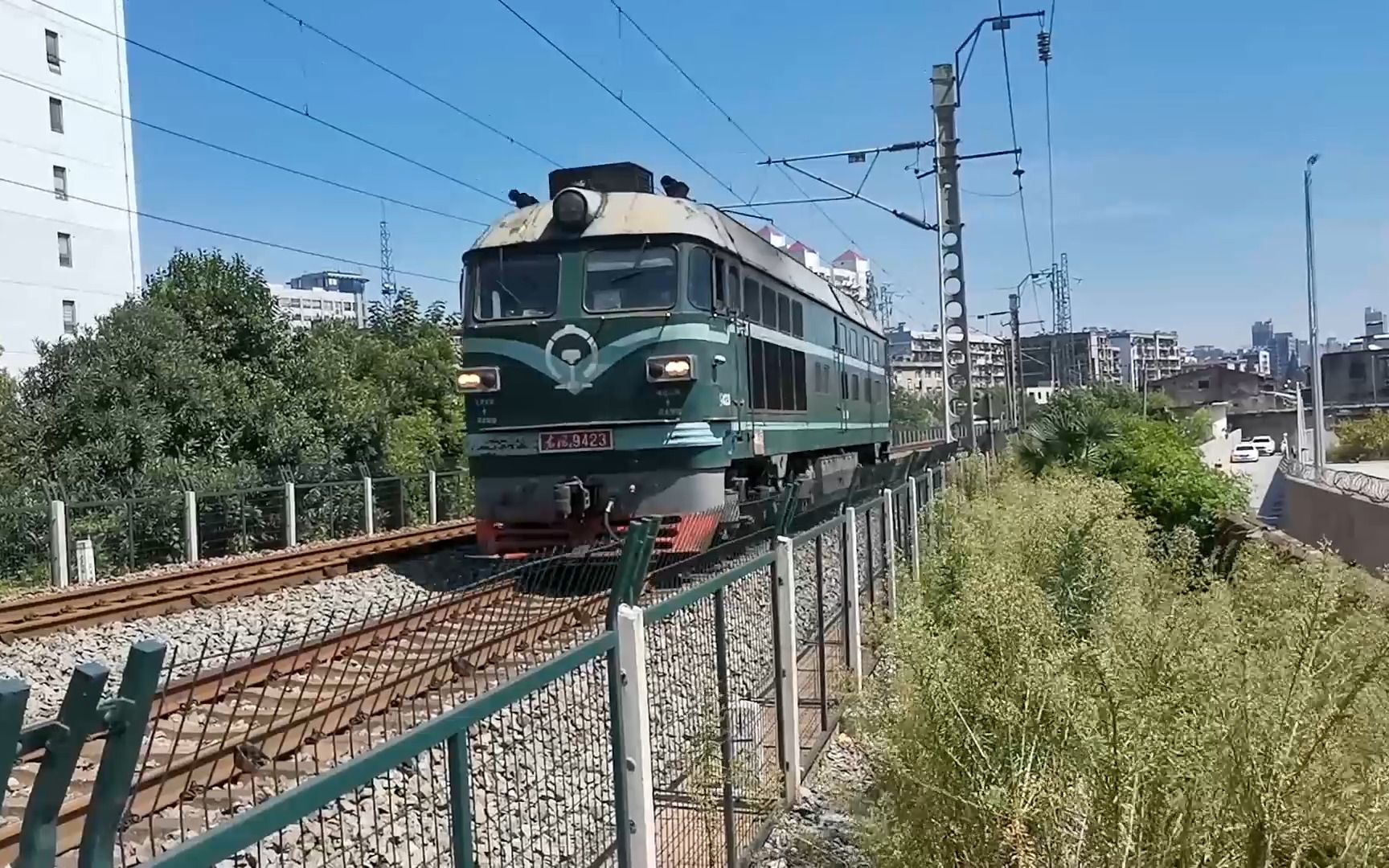 襄阳站外焦柳铁路拍车