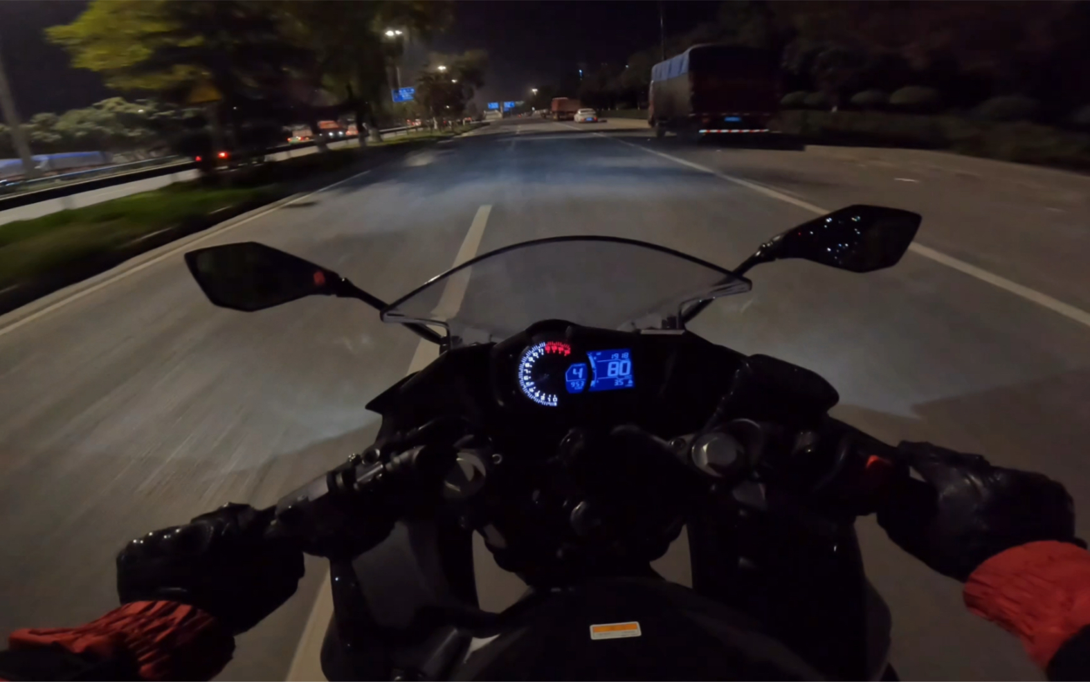 川崎ninja400西安夜骑风与自由