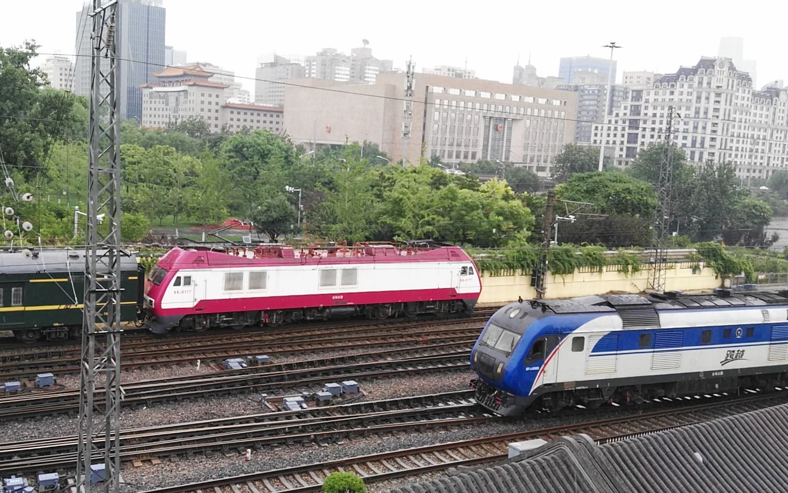 京广线z208长沙-天津(长沙-北京段)上行进站.