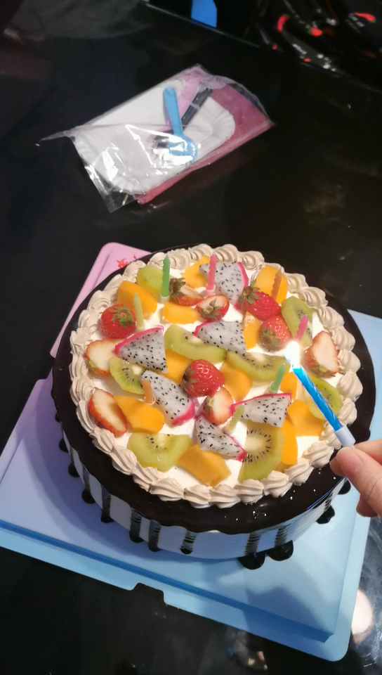 生日快乐蛋糕实拍图片