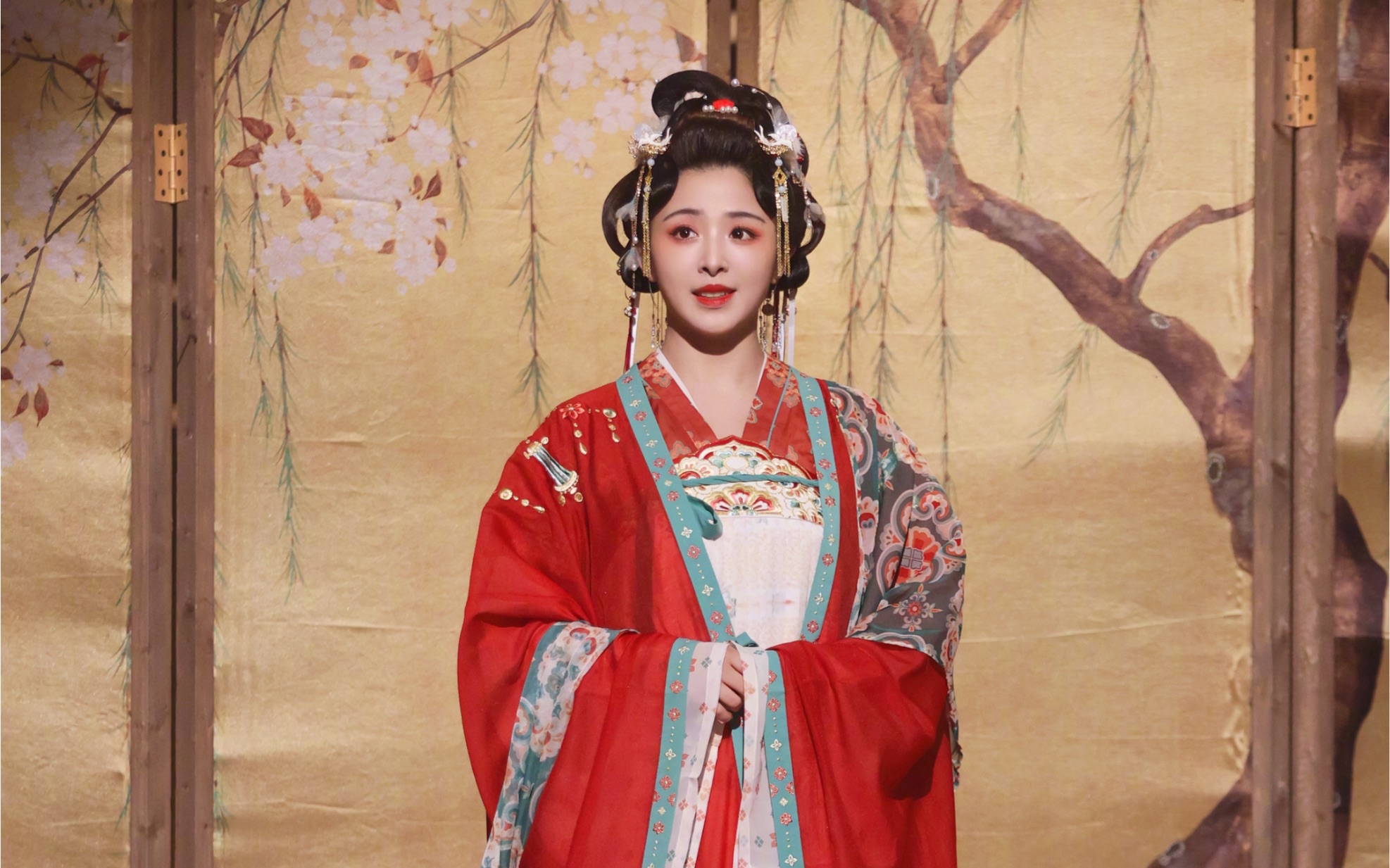 张含韵 红色唐装演绎《清平乐》韵味十足 梦回大唐