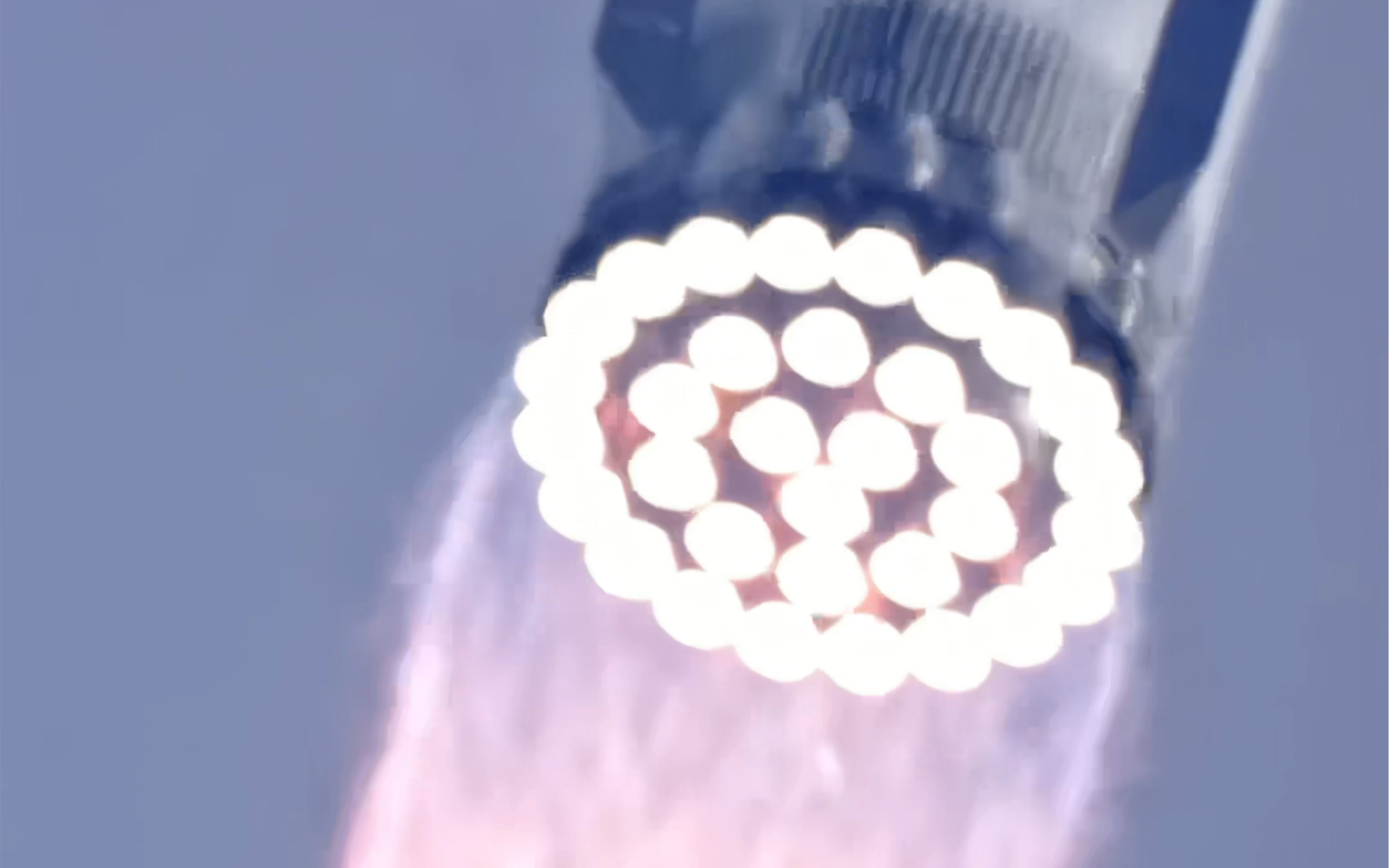 震撼!来自33台猛禽发动机的7590吨推力的咆哮