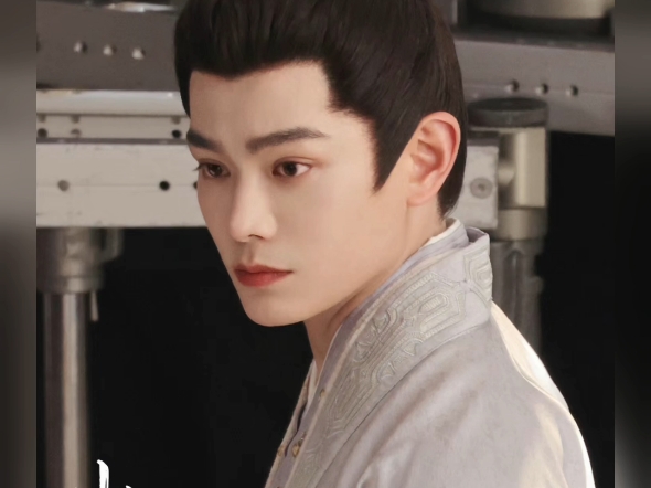 分享丁禹兮《山河枕》卫韫妆造美图合集!