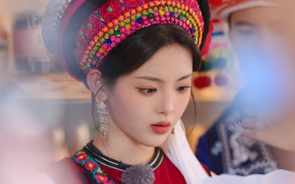 怼脸也不怕!杨超越白族少女造型美到跺脚脚!