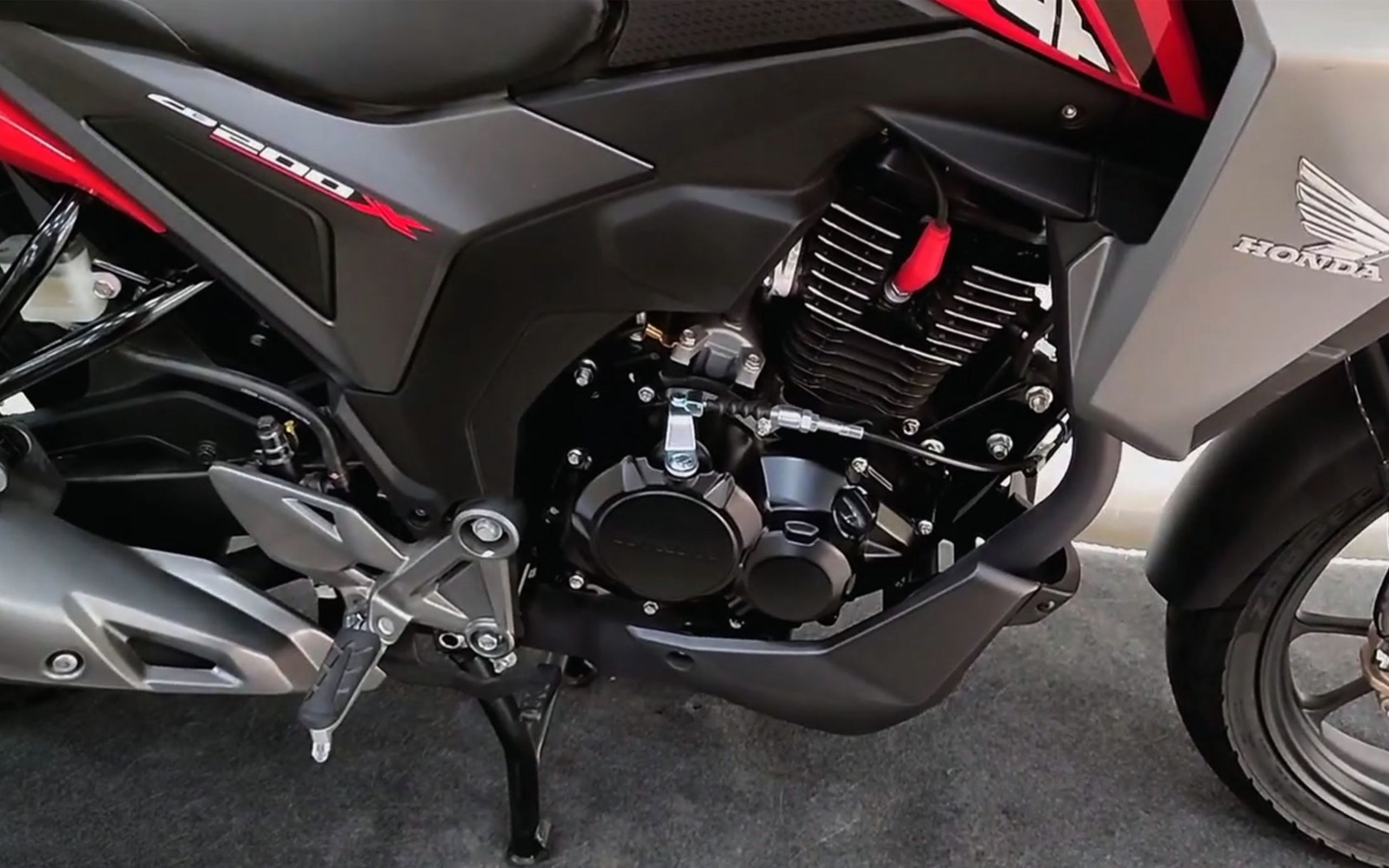 2022款本田cb200x,售12600元配abs,高颜值油耗低,摩旅神车