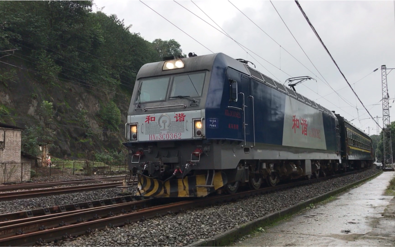 成渝铁路5612次列车小南海1道出站_哔哩哔哩 (゜-゜)つロ 干杯~-bili