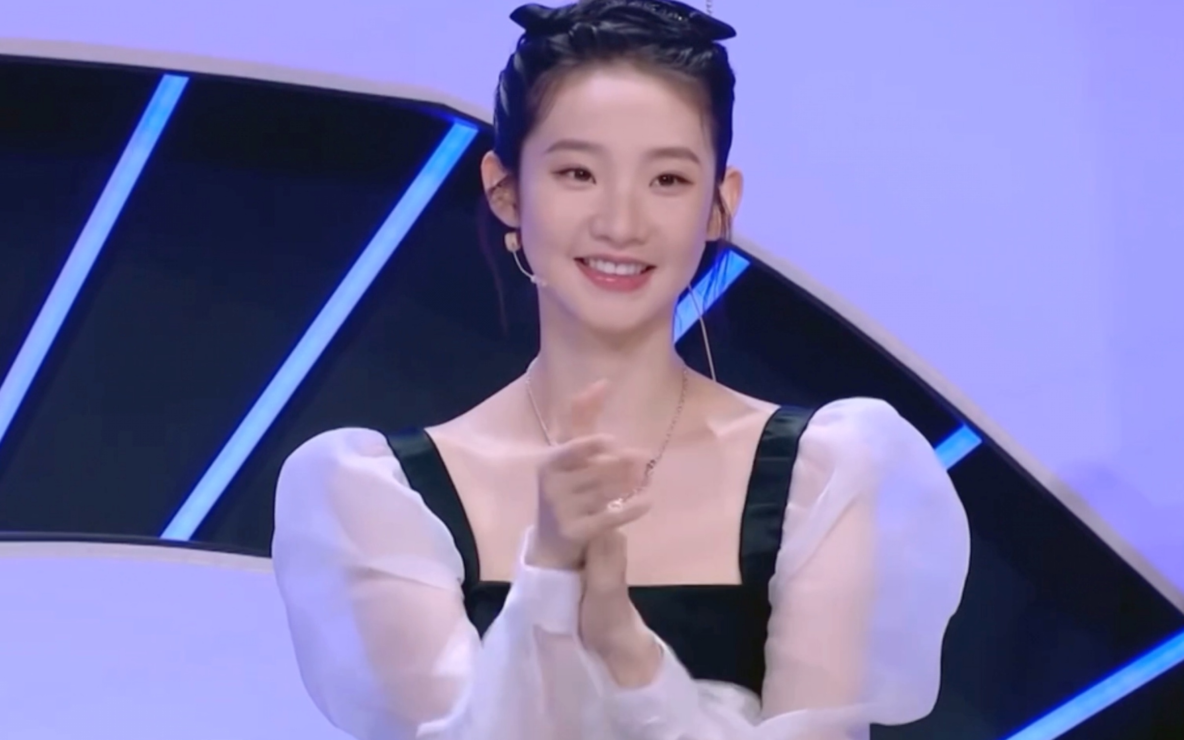 张艺凡|点击就看美美造型和小猪吃播|听说很好吃