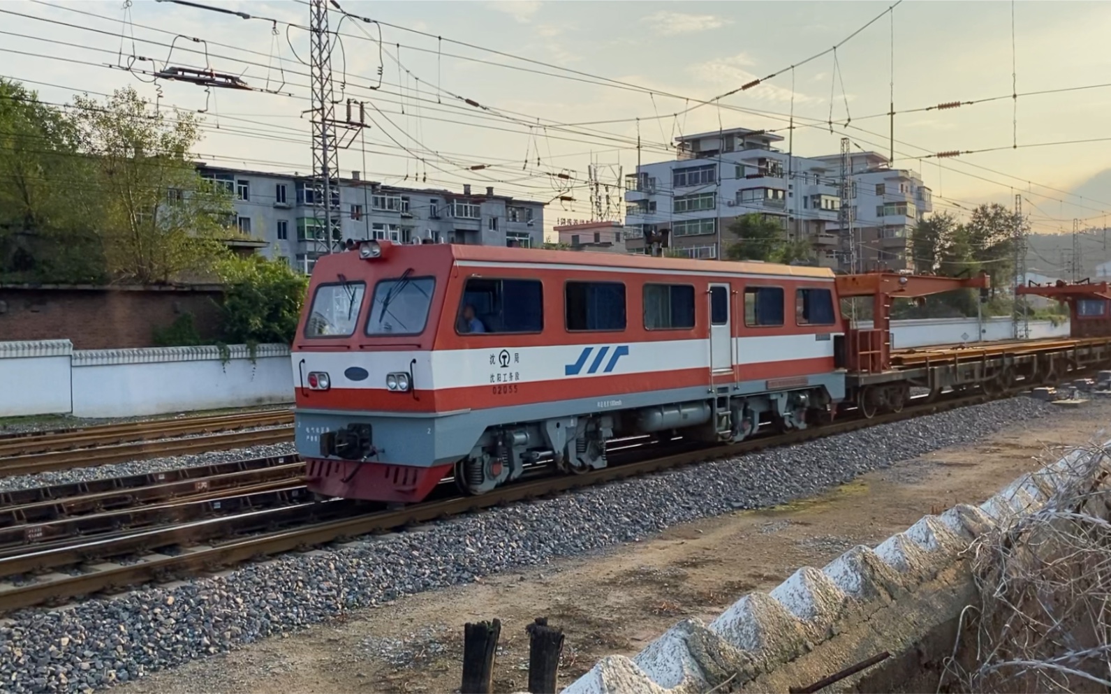 11 沈阳工务段金鹰jy290轨道车02055/02057夹沈阳工务段施工用车抚顺