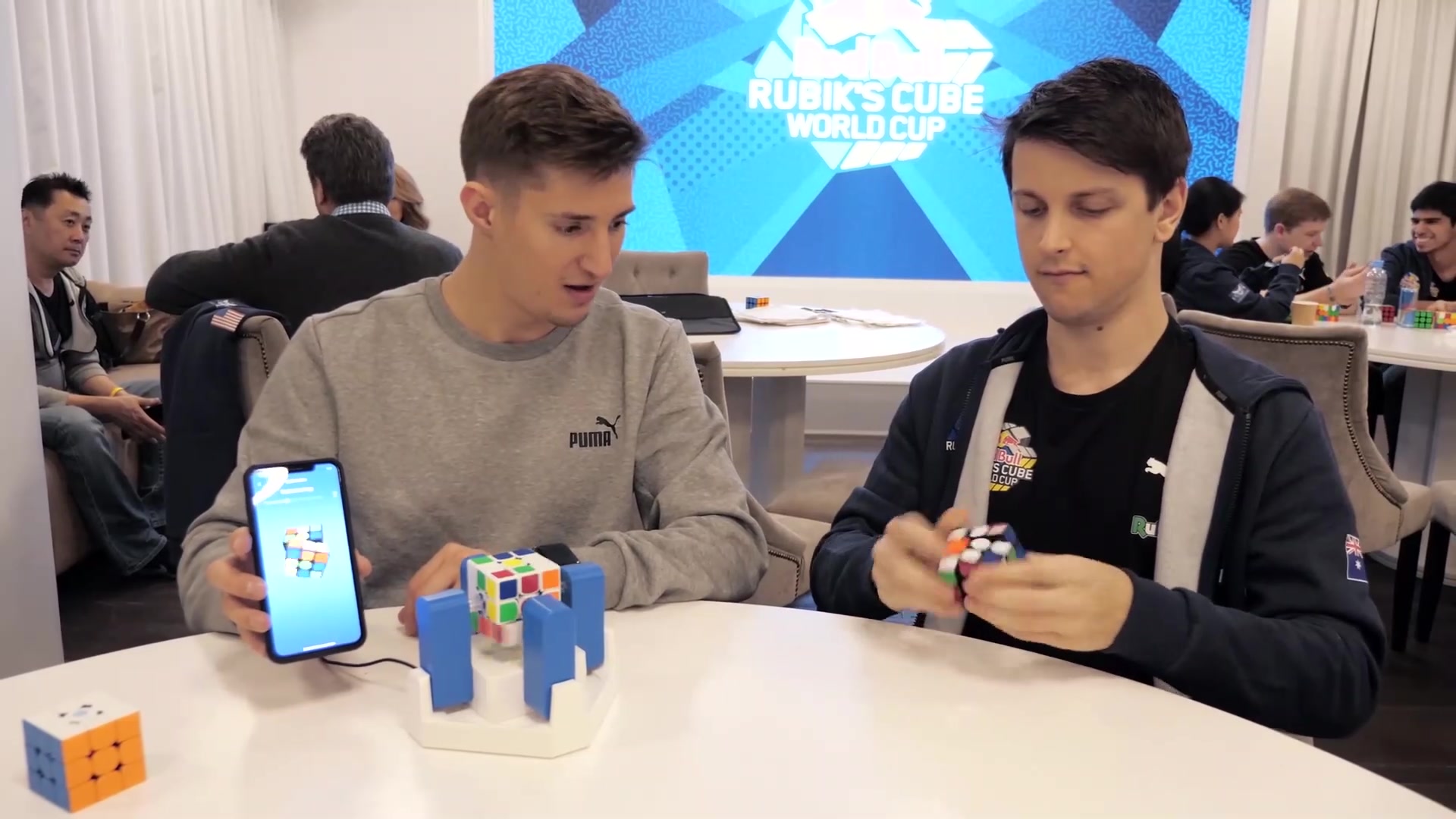 现场大战!世界冠军菲神 pk gan robot 魔方机器人,结果