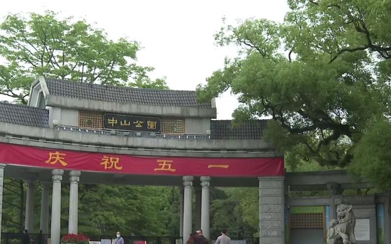 [图]与暴雨赛跑 让安全同行 禅城区各大公园闭园加强防护