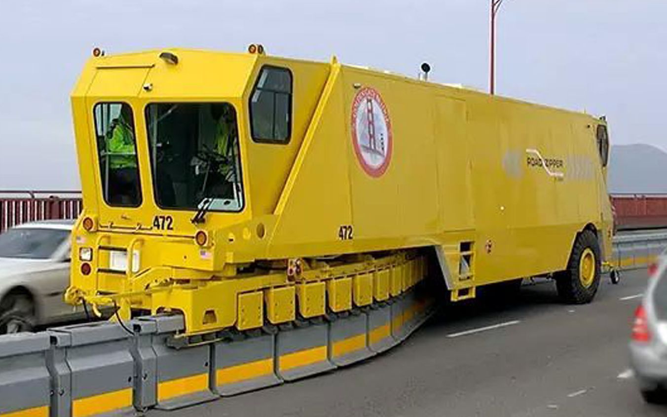 9米长的车开在路中间变魔术吗立刻解决了交通堵塞