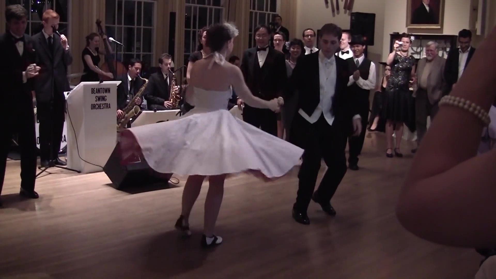 [图]摇摆舞 Incredible First Dance (Swing) - Hallelujah I Love Her S