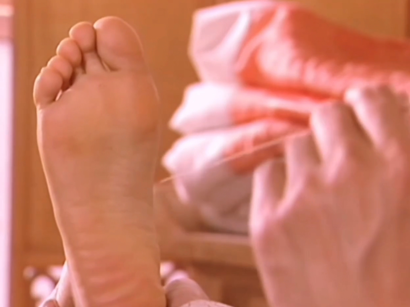 噶了美女就为了扎脚板底?