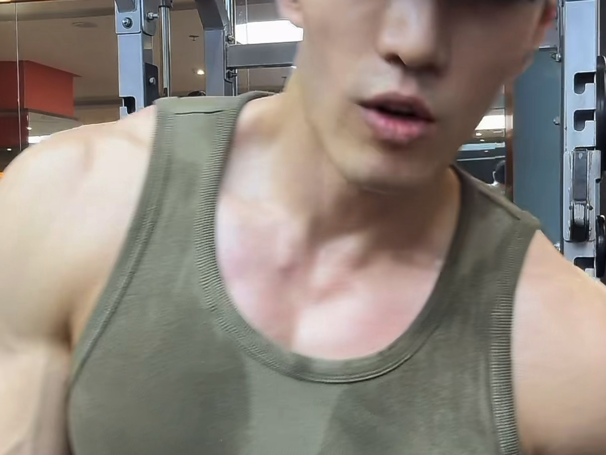非常爷们的肌肉老公