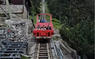 Télécharger la video: 这才是真正过山车 建议所有下山都改成这样.