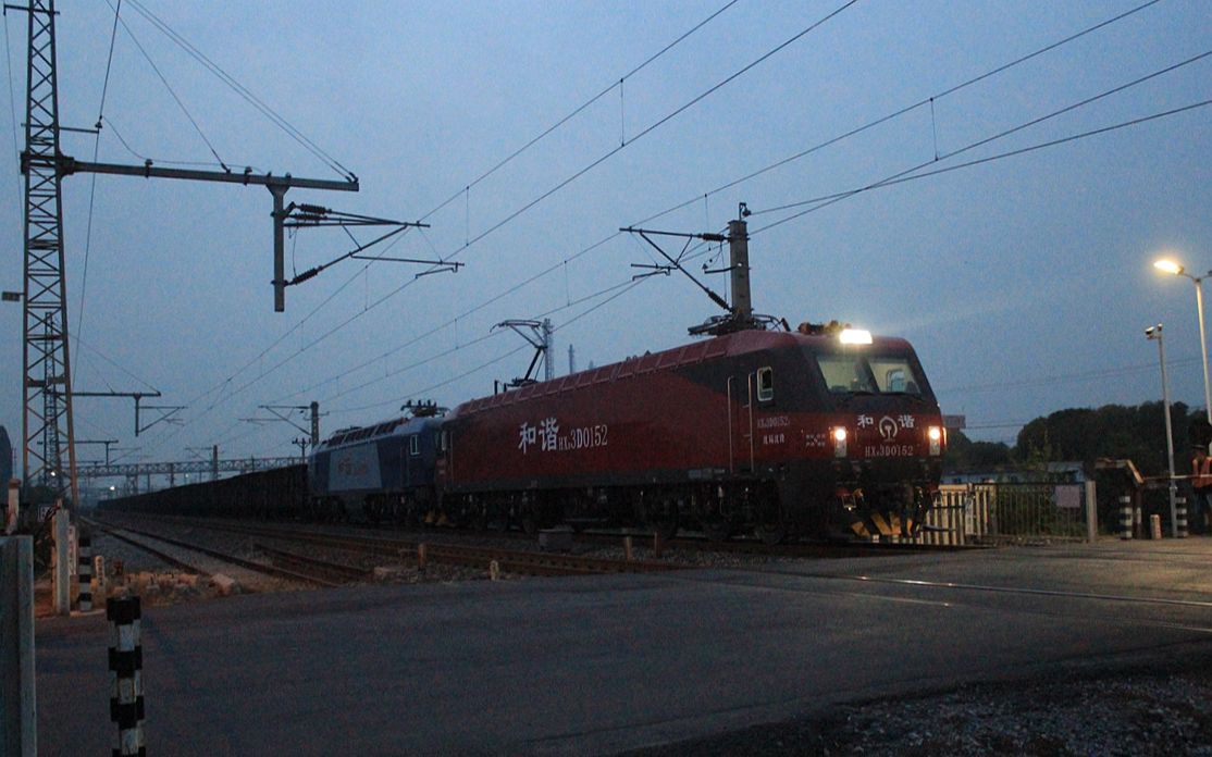 【客机拉货】hxd3d准高速货运机车回送京丰3b牵引敞车大列鸣笛通过