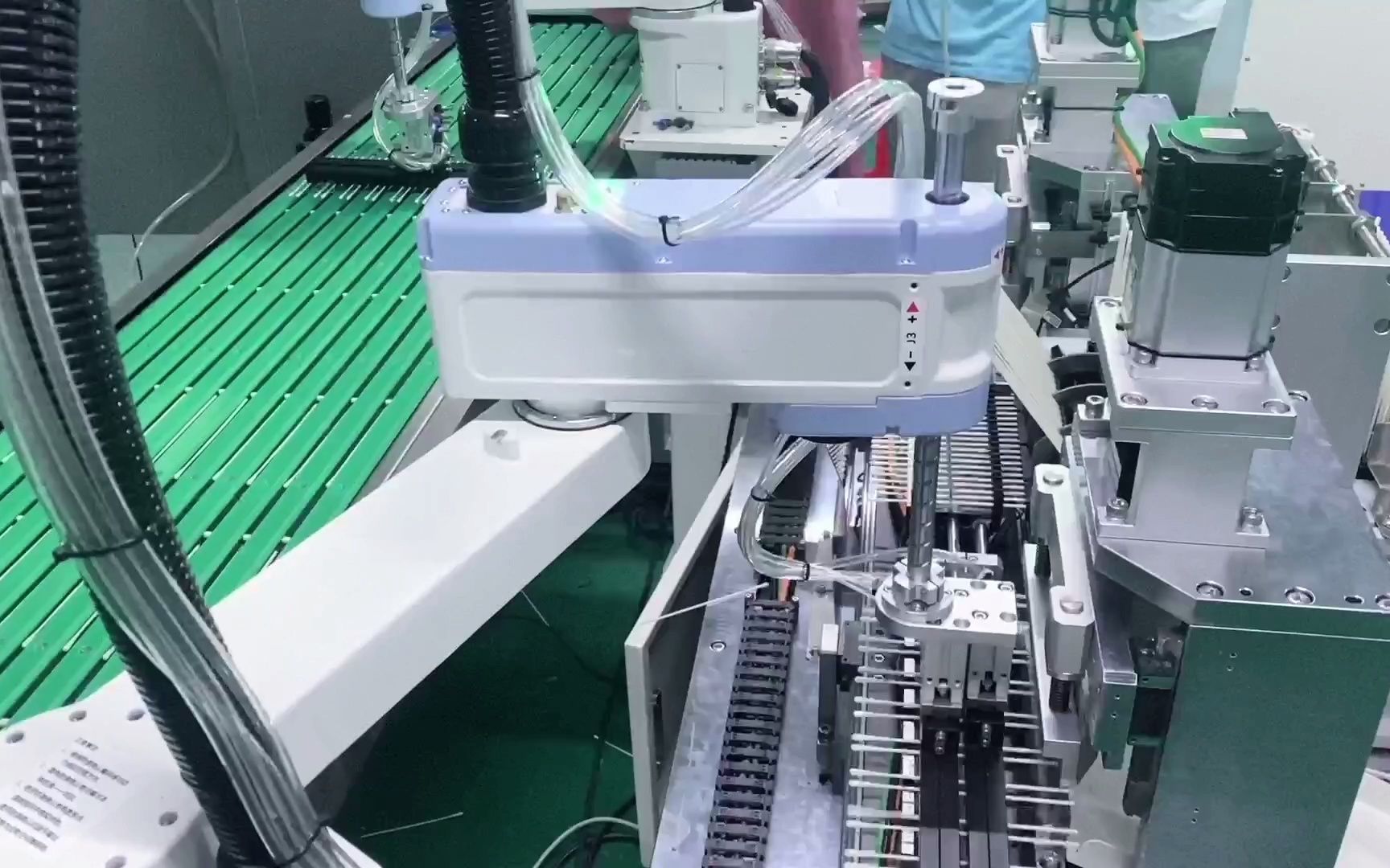 「咽拭子包装机 机械手 包装机」高速咽拭子包装机,600-800支/分钟_哔