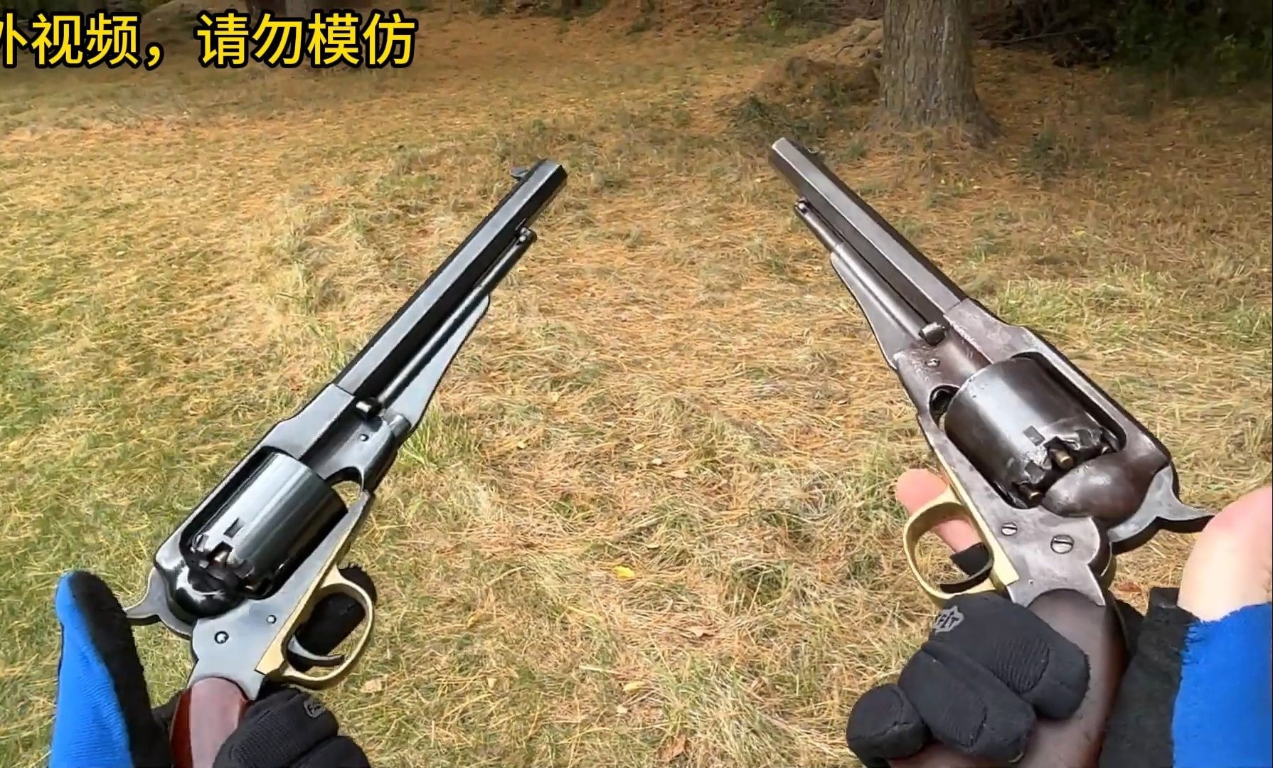 双持雷明顿1858左轮手枪.话说这用的是黑火药吗?那么大烟