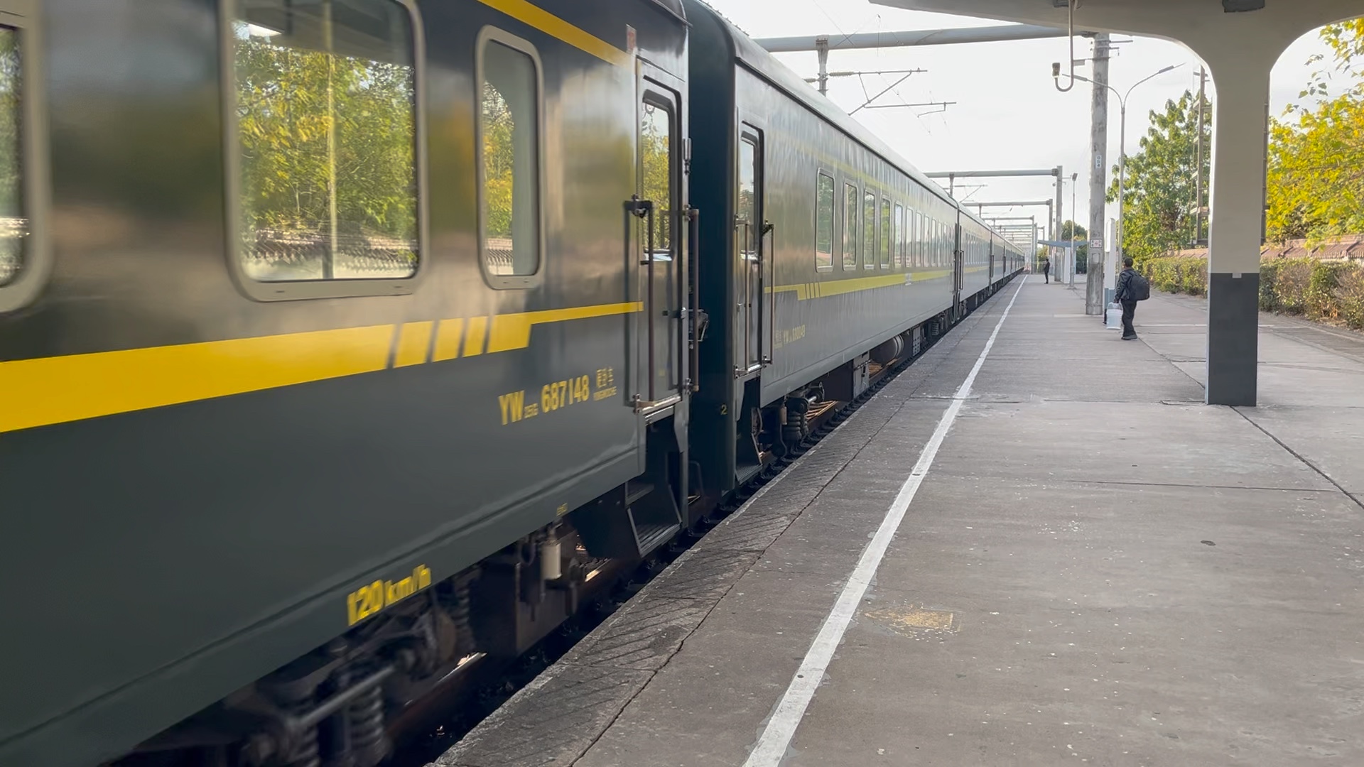 这个是我刚刚在松江站拍摄的我回来的时候乘坐体验的k48次列车进站