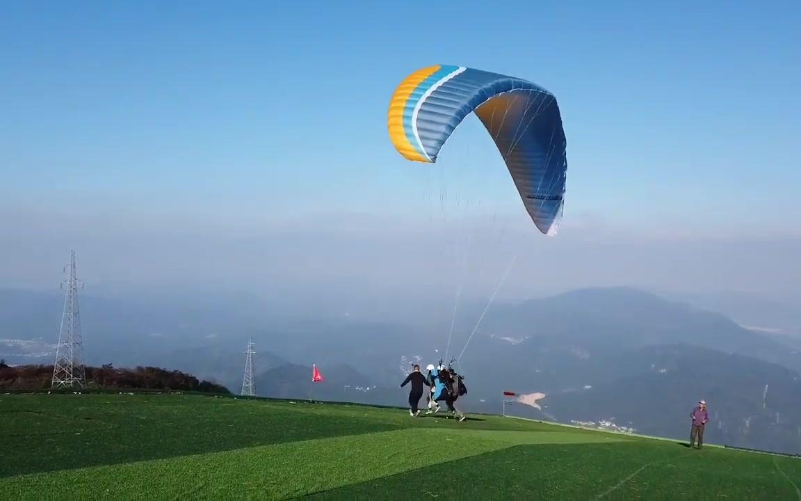 安吉云上草原太好玩了,第一次体验了滑翔伞