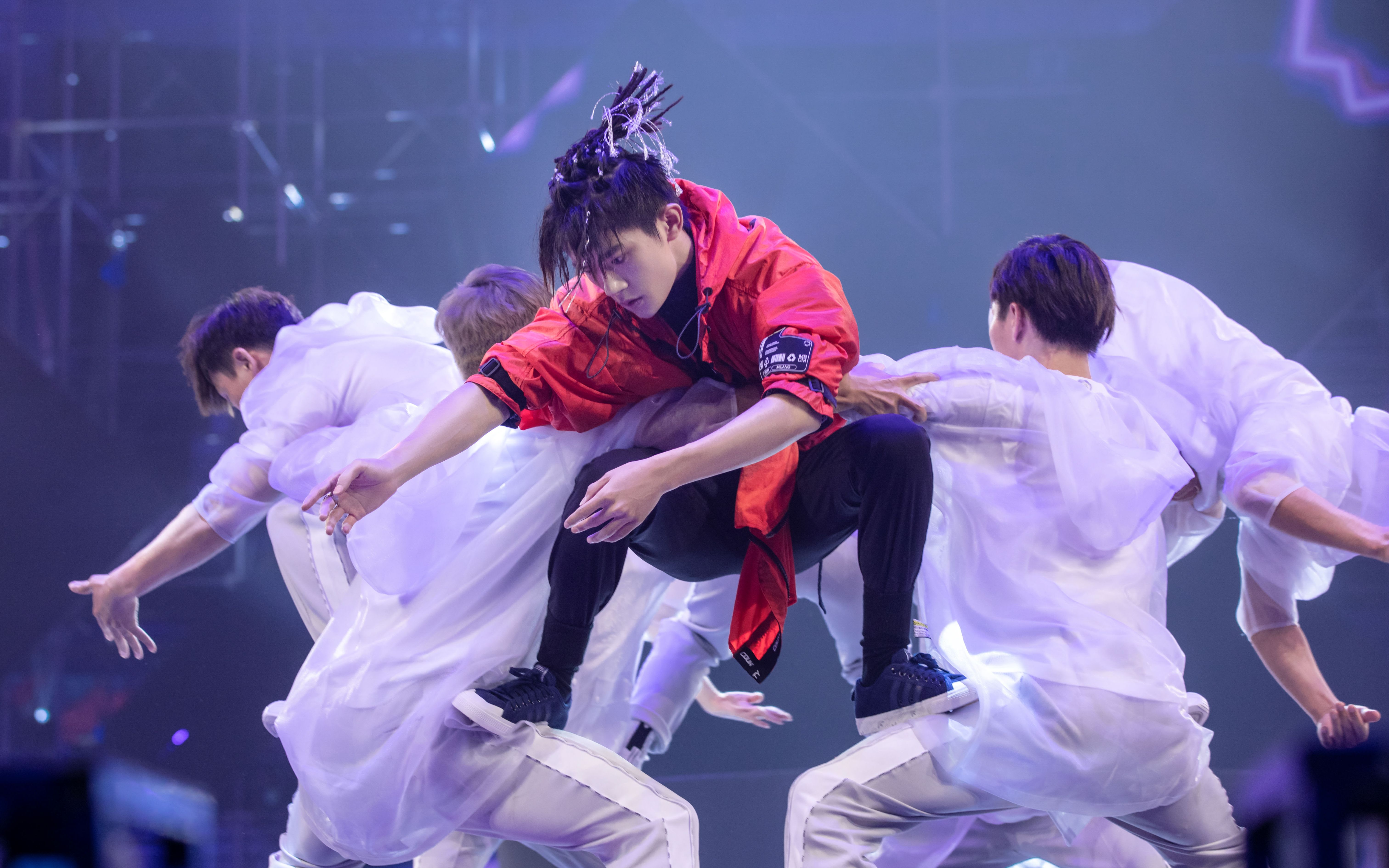 易烊千玺《这就是街舞2》总决赛开场秀现场舞台直拍 易燃装置