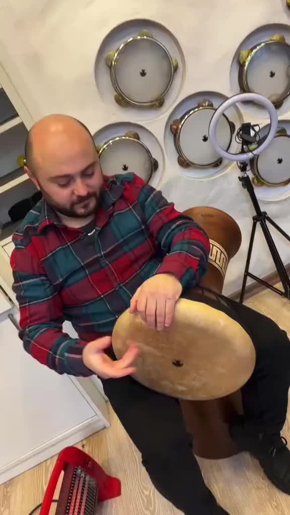 中东鼓乐器演奏打击乐鼓手一起来打鼓