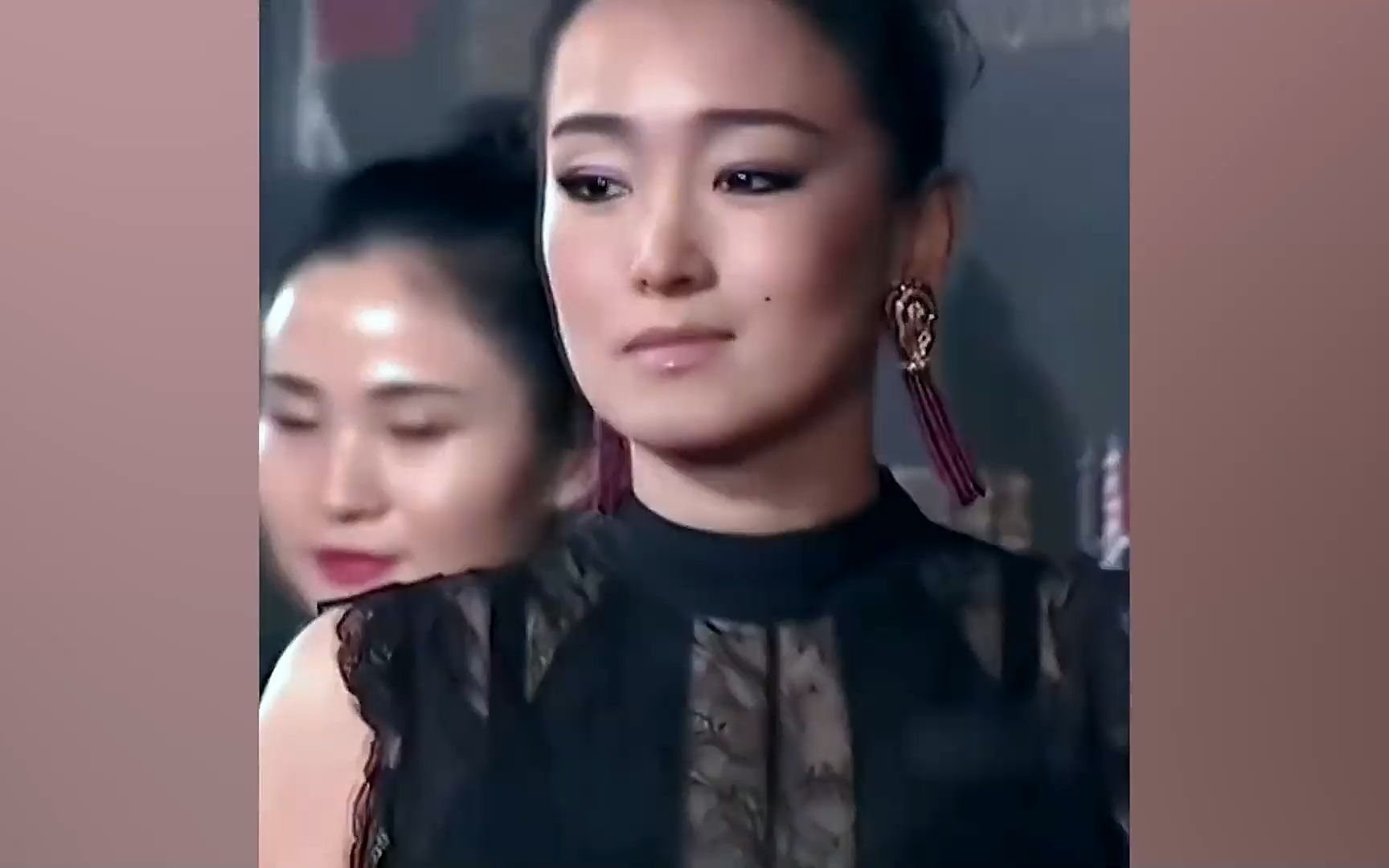 内娱大嫂气场,巩俐怕不是高启强背后大佬,高叶成反派大嫂标准脸