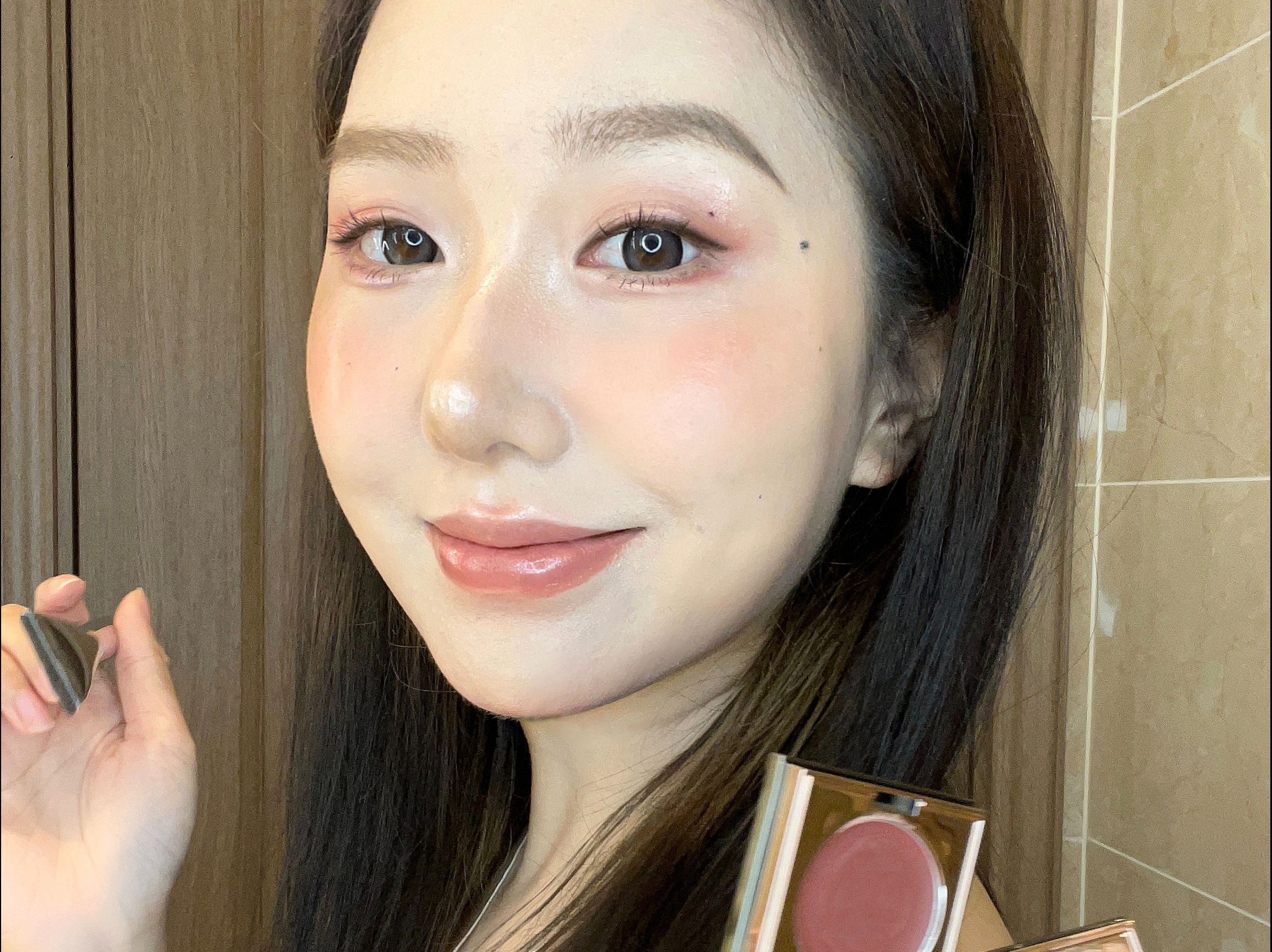 普通女生也能画出秋冬氛围感水光妆容08