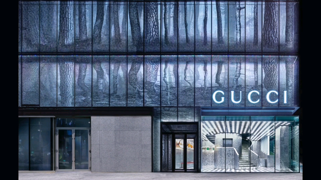 韩国首尔梨泰院GUCCI GAOK旗舰店,一座藏在首尔的“金属森林”!整面全息投影打造的玻璃幕墙,太酷炫了!#云想设计美学哔哩哔哩bilibili