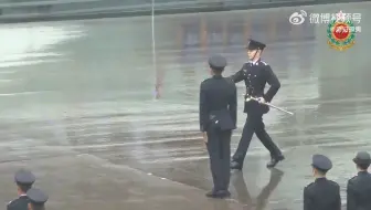这是香港纪律部队的升旗仪式，中式步操真的帅顶天了，比英式步操好看太多了