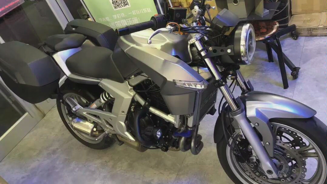 朋友自己改的,老款春风650 nk