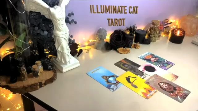 illuminati cat tarot-對方打算給你一份邀請,對方身邊的朋友都在疑惑