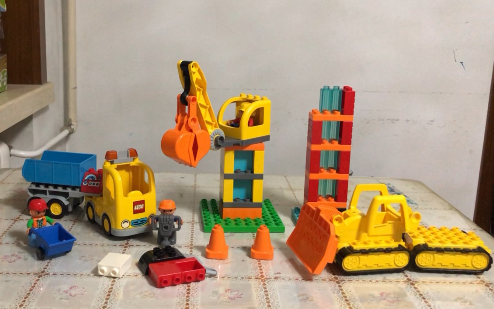 好忙的大工地 乐高 lego 大型建筑工地 10813_哔哩哔哩 (゜-゜)つロ