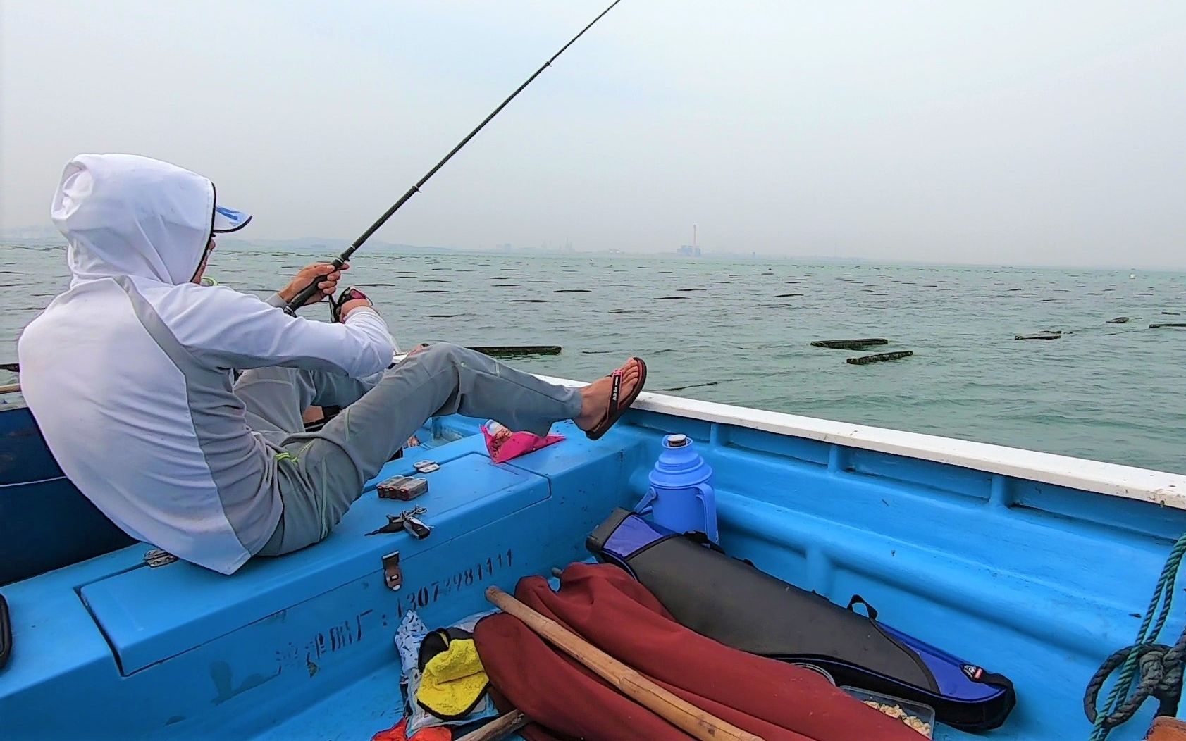 出海钓鱼很赚钱吗有人说阿烽一个月轻松赚几万有那么容易吗