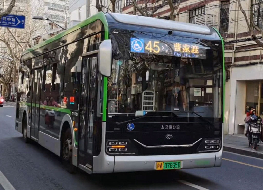 嘉林市45路公交车图片