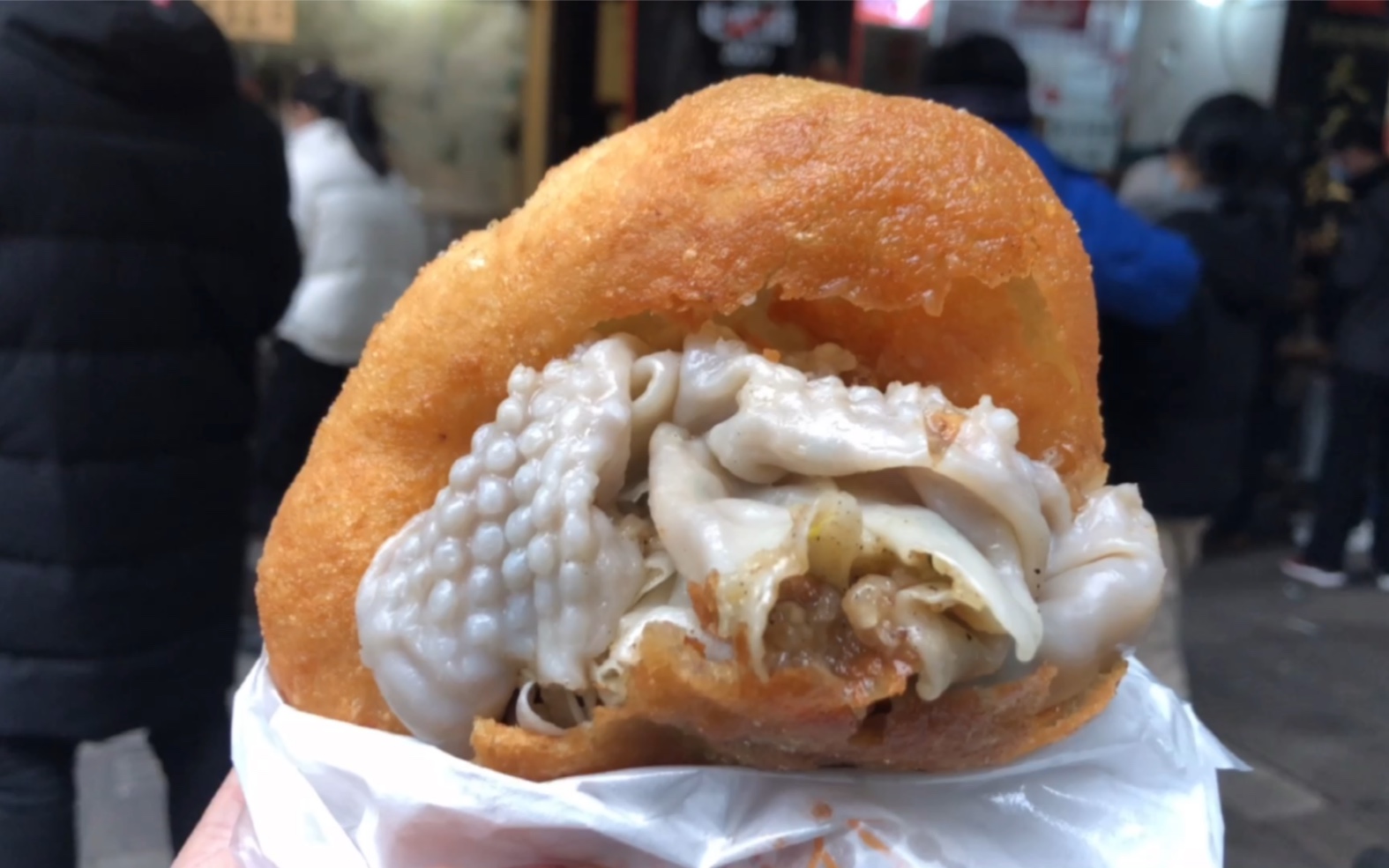 武汉特色小吃一绝!赵师傅油饼包烧麦外皮嘎嘣脆,里面软糯馅料十足