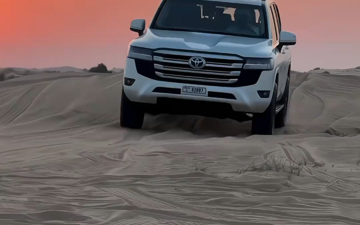 丰田兰德酷路泽,又名陆地巡洋舰,沙漠王子,硬派越野车之一,油老虎系列