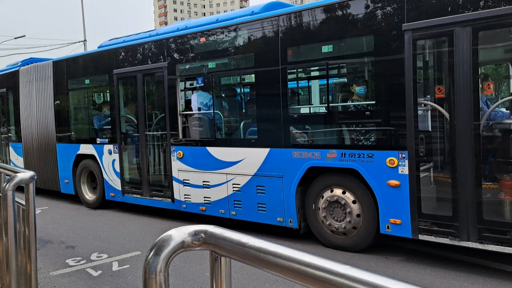 2路bj6160shevca-3和622路bj6123evca-37沙子口进出站