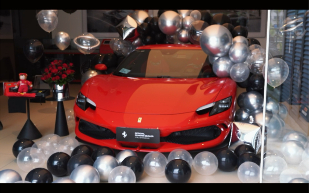 23岁,喜提人生的第一辆全新法拉利 — 296gtb