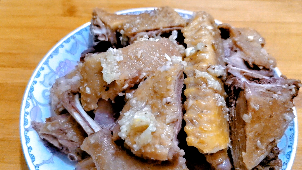 蒜蓉鸭的做法肉质鲜美蒜香扑鼻超级好吃