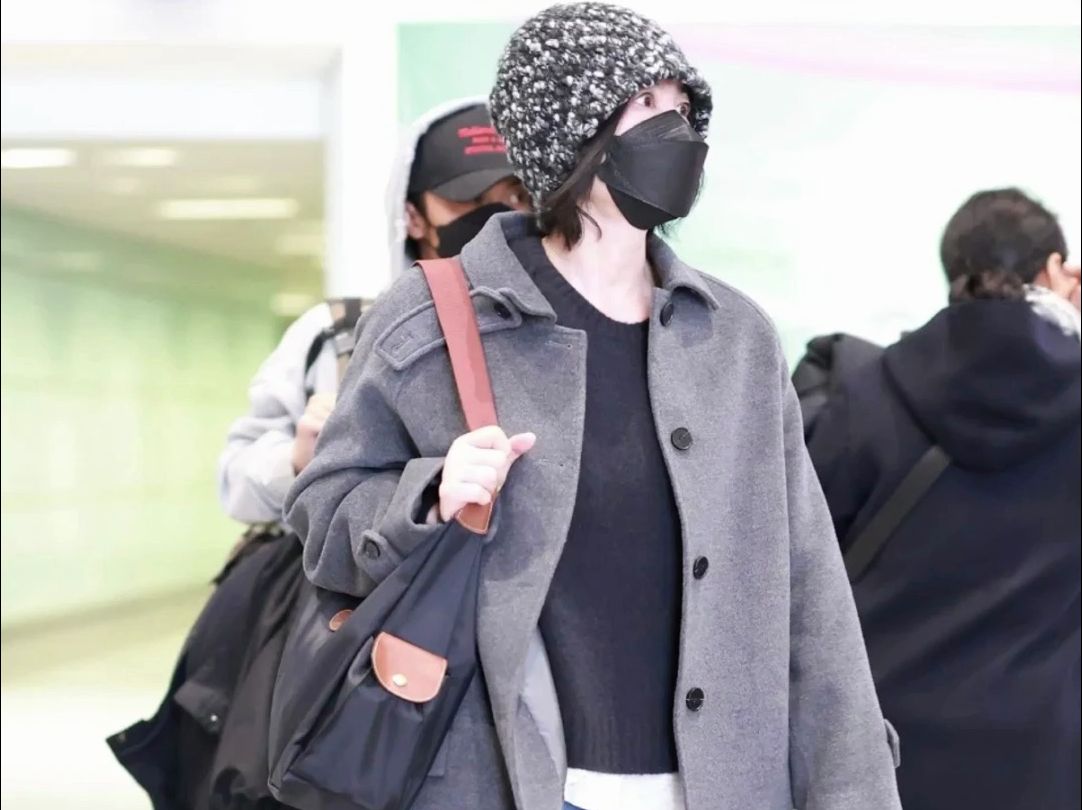 王菲机场背火珑骧包