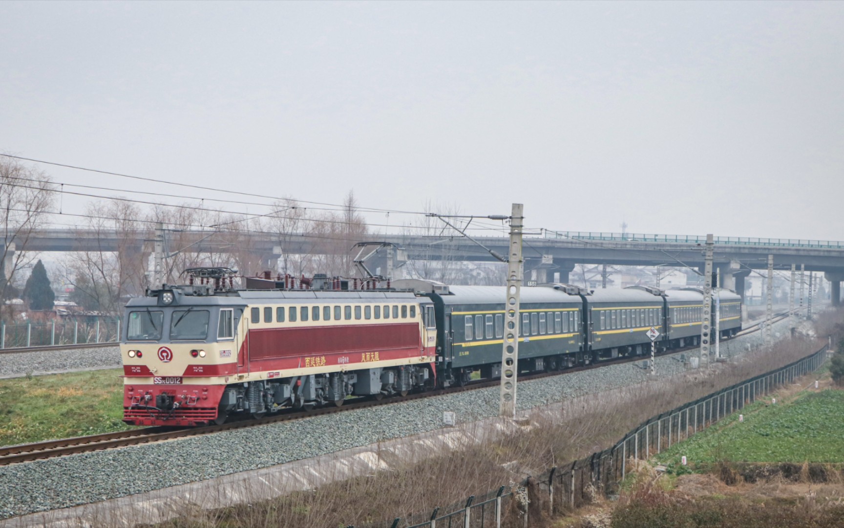 【阳安铁路】2023西局韶山客机复出·西局西段ss7c-0012牵引4902次