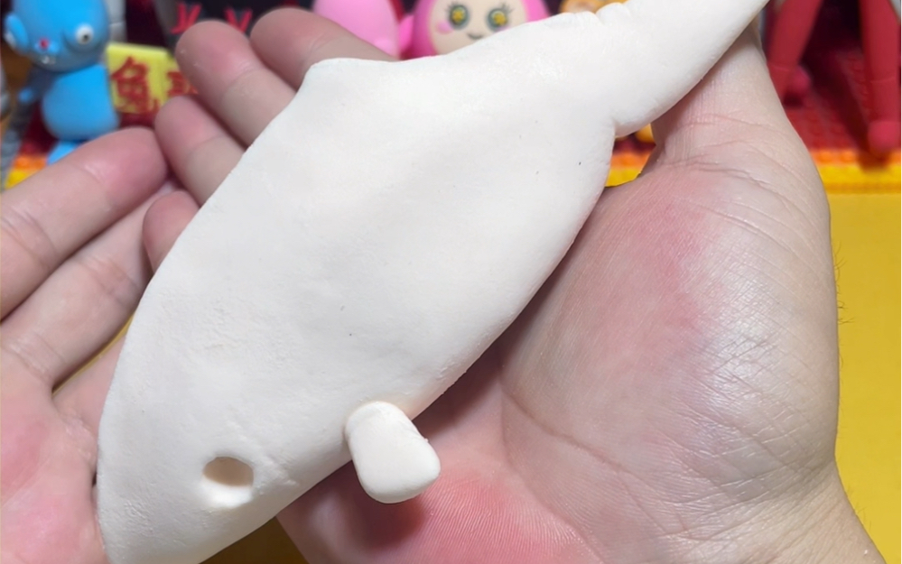 粘土手工时刻:捏超简单的奥特曼怪兽加巴顿